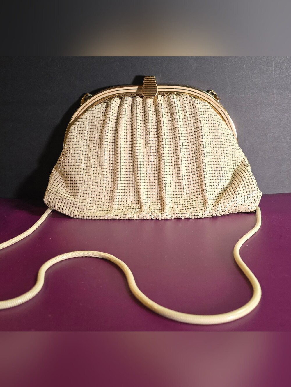 Vintage 70s Glomesh Australia Cream Enameled Mesh Kiss Lock Shoulder Bag Clutch
